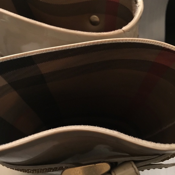 Burberry rain boots - Picture 3 of 6